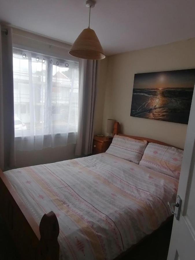 Le Chalet - 2 Bedroom Chalet House Sleeps 3 Pembroke Dış mekan fotoğraf